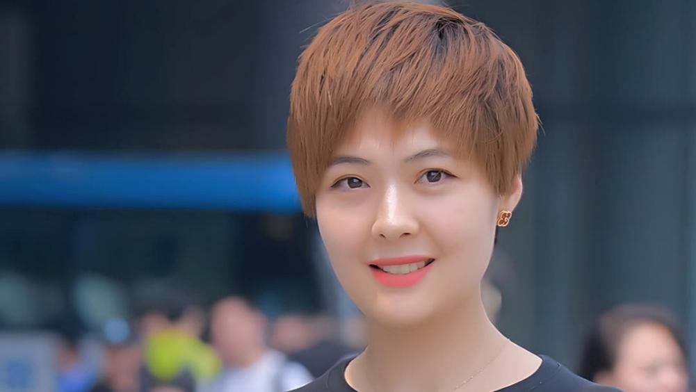 短发 长发使得女人飘逸，而短发则更显清爽干练！