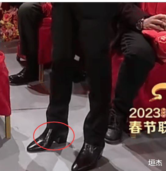 央视春晚|黄渤的跑步机、撒贝宁的增高鞋垫,这才是央视春晚的正确打开方式