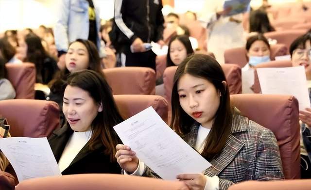 招聘|私企经营不善，应届生大幅增加，今年找工作会很难吗？