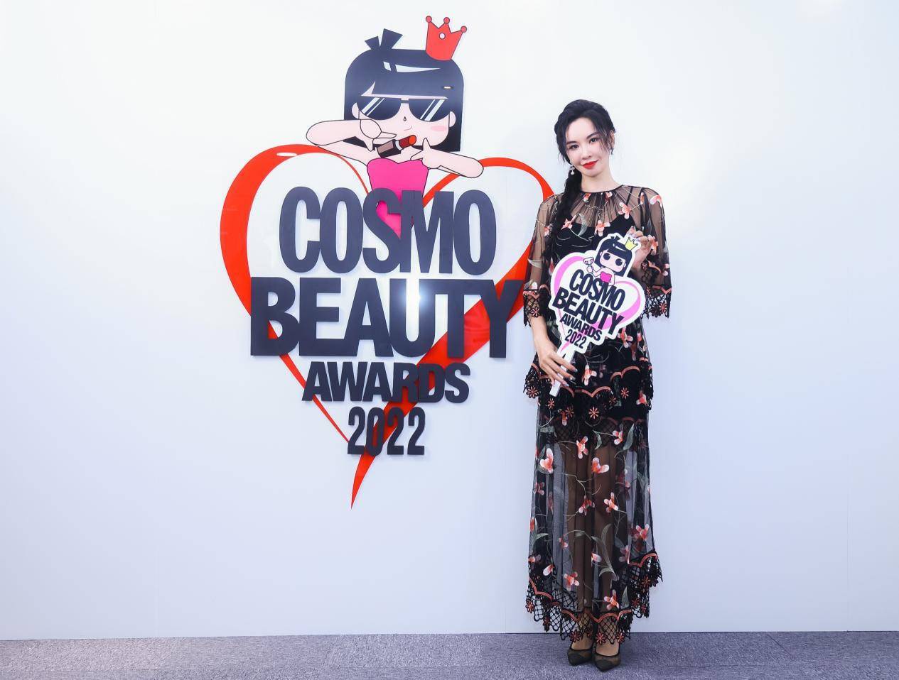 莫小棋|莫小奇受邀出席2022时尚COSMO美容大奖 变身美丽品鉴官玩转潮流