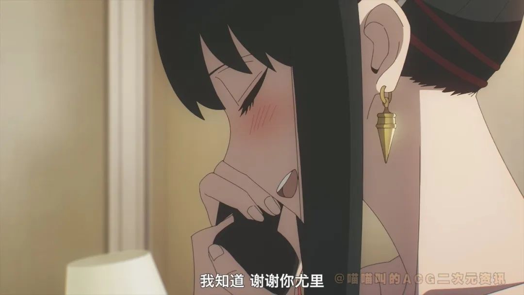 间谍过家家|《间谍过家家》第2话女主约尔?闪亮登场，手榴弹拉环求婚名场面太帅了！