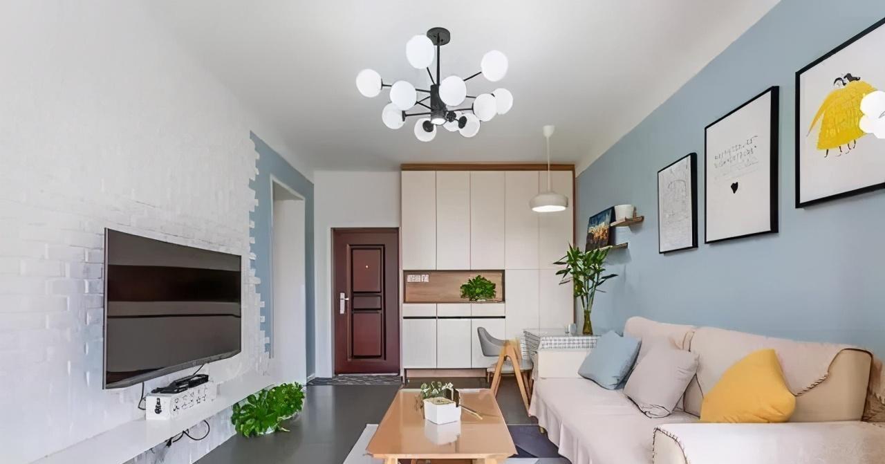 68㎡北欧小两居，客厅颜值超高，卫生间装蹲便太实用了