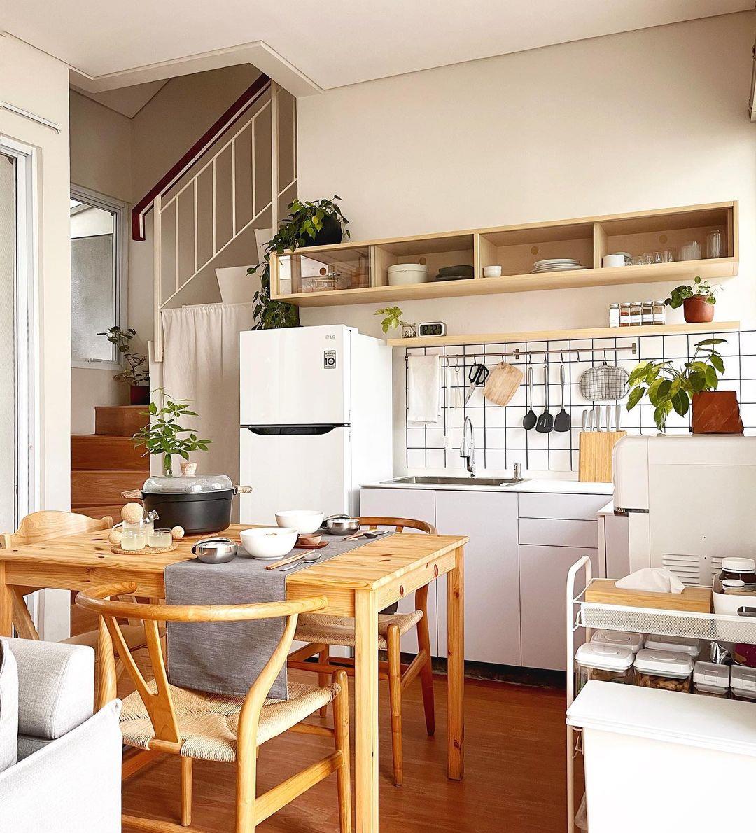 109㎡“过渡房”,上下2层小复式,院子里洗衣晾晒,日子过得惬意