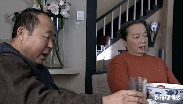 双面胶|《双面胶》:读懂李亚平对丽娟的3次算计,就能明白她为何会死