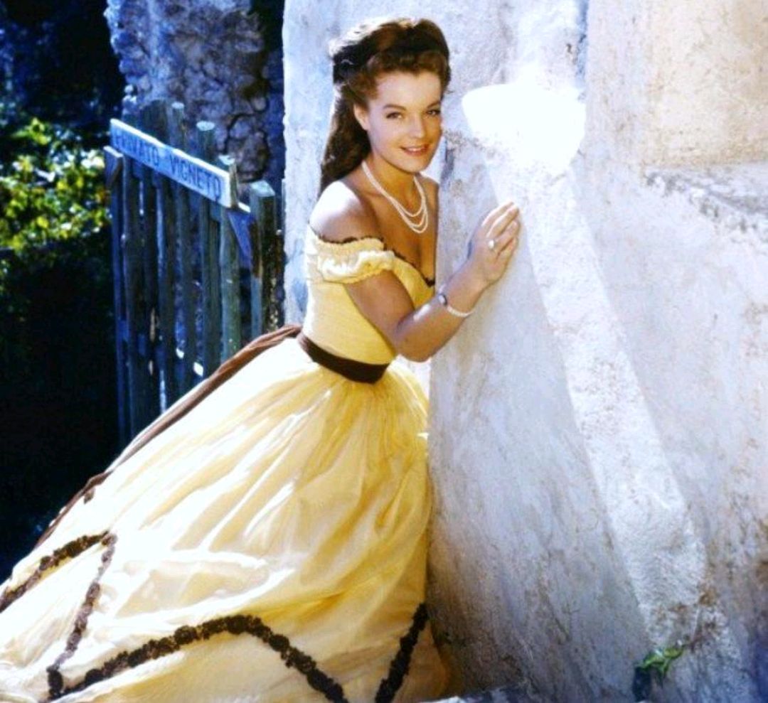 茜茜公主|茜茜公主三部曲背后的7个秘密：超6公斤的假发让罗密头疼。