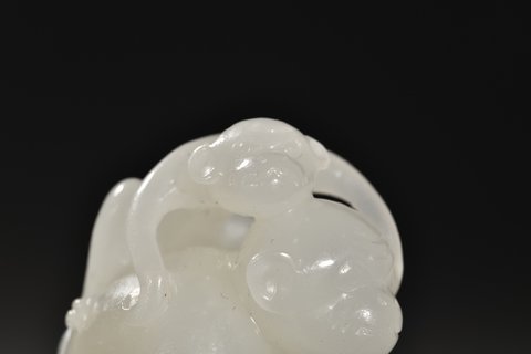 |晚清 和田玉灵猴把件