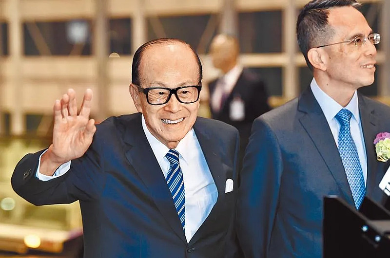 马克·扎克伯格|扎克伯格真是机器人？“中国女婿”资产蒸发1800亿，国人拍手称快