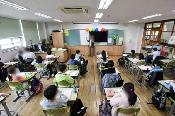 韩国8岁小男孩对同桌进行性暴力!家长:他还只是个孩子