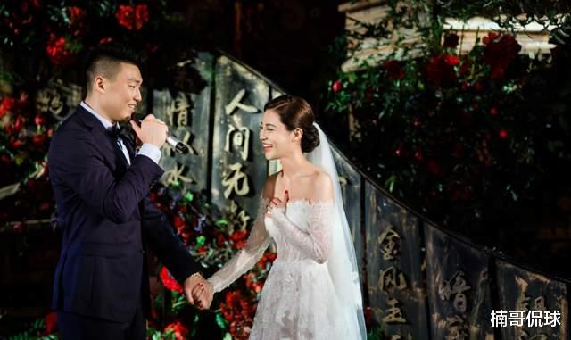 李根|李根晒结婚1周年合影!娇妻年轻美艳已生1子,前妻颜值很高是北京人