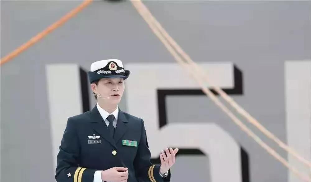 电视剧|中国首位女舰长：44岁不结婚，对钱不感兴趣，牛到电视剧都不敢这么拍！
