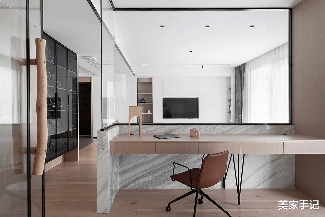 坚持极简主义的浙江夫妇,把家装修得一尘不染,透着骨子里的高级