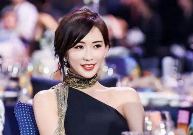 郭晶晶|林志玲已回台湾居住!晒全家牵手照秀幸福,庆与日本老公结婚3年