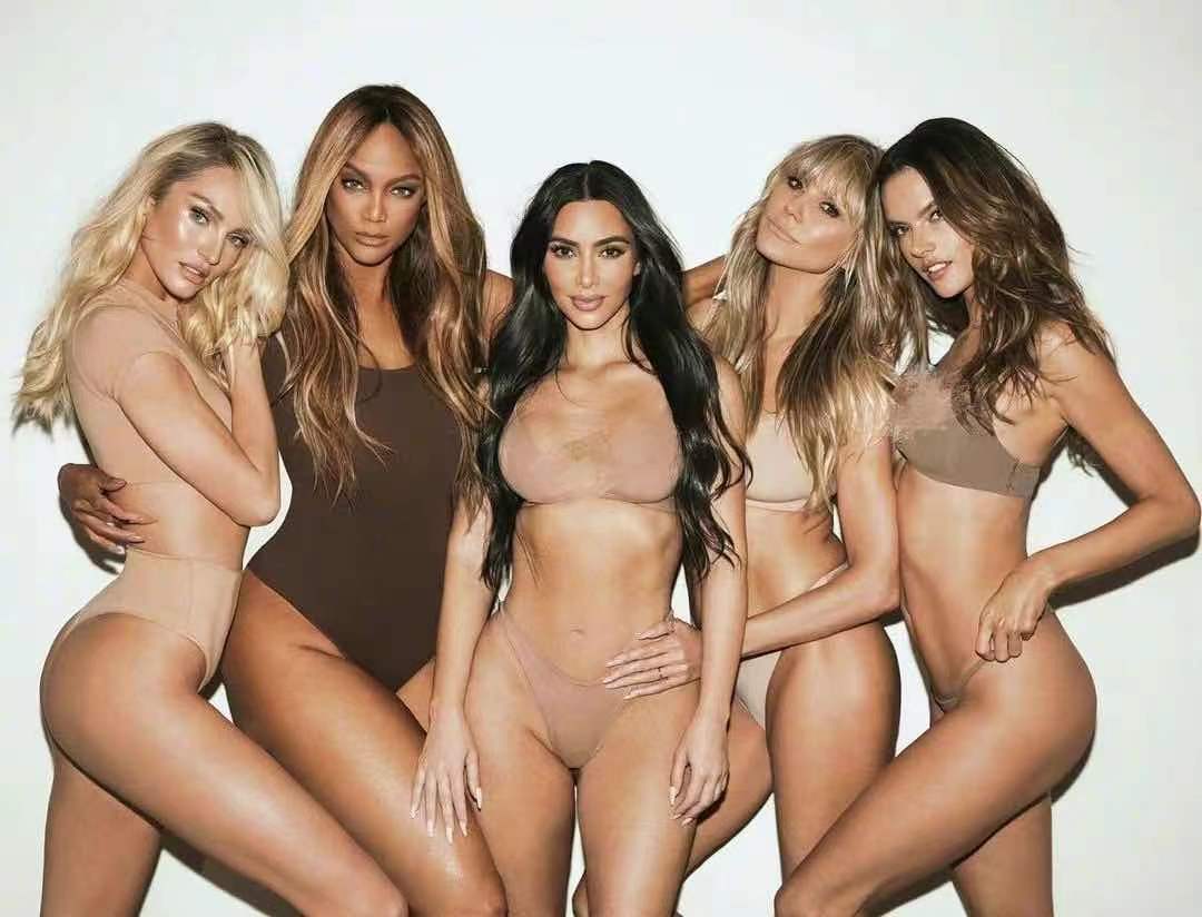 金·卡戴珊|金卡戴珊真是大手笔!请来4位老牌维密天使,她站C位身材丝毫不输