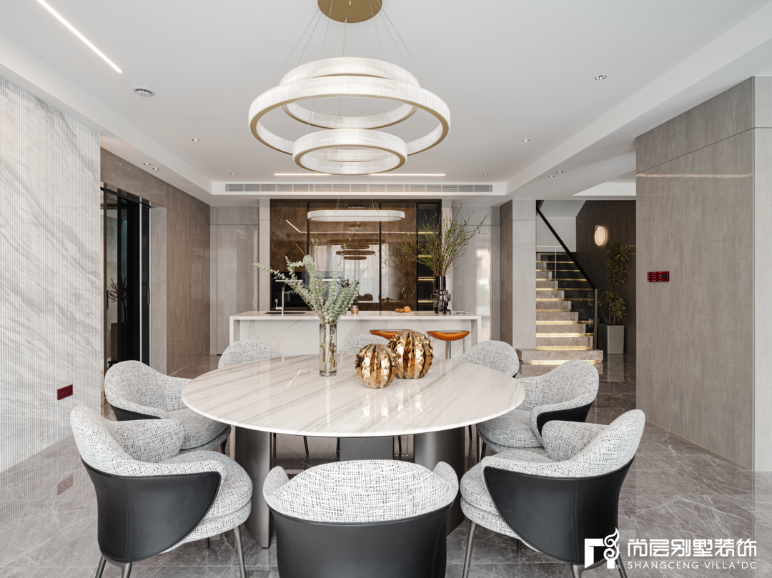 700m2现代美宅,包容了三代人不同的阅历与审美