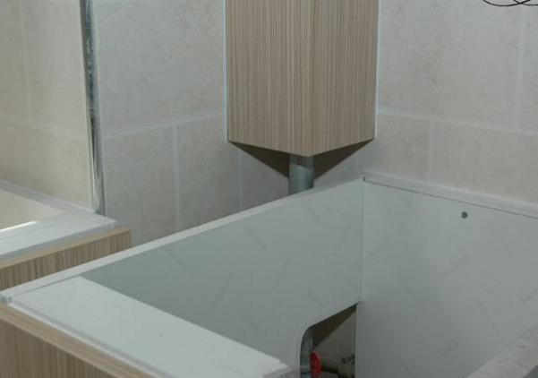 为什么橱柜背后一定要装背板?当初被工人忽悠,入住才知被坑