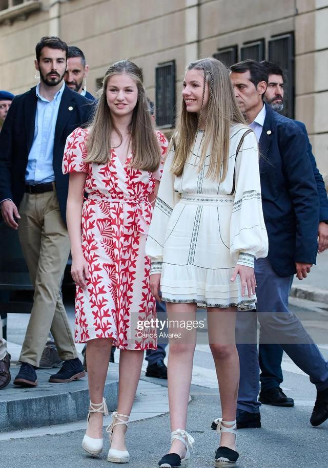 赫罗纳公主奖收官，王后母女8套美搭出炉，索菲亚低成本穿搭完胜