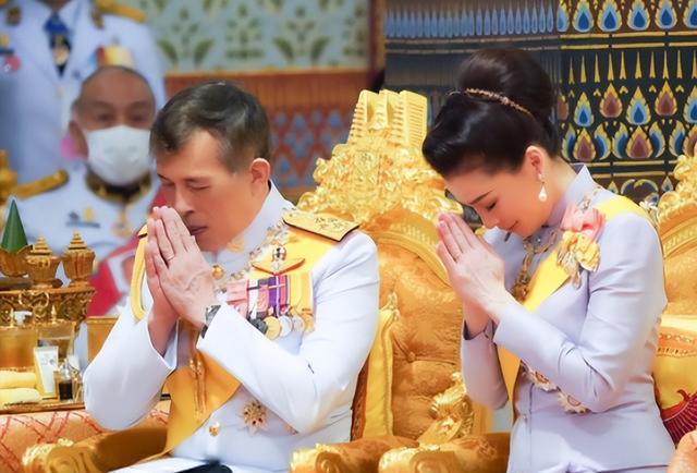 苏提达|苏提达庆生宴稍显冷清，三位子嗣尽数缺席，唯有玛哈出镜贴身相伴