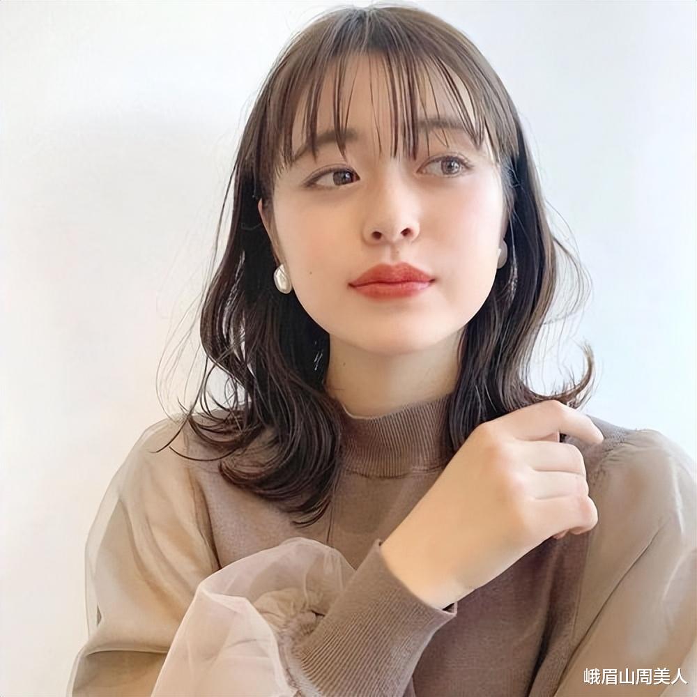 齐肩 若你过了50岁建议别留长发了，试试这4种“齐肩发”，洋气显脸小