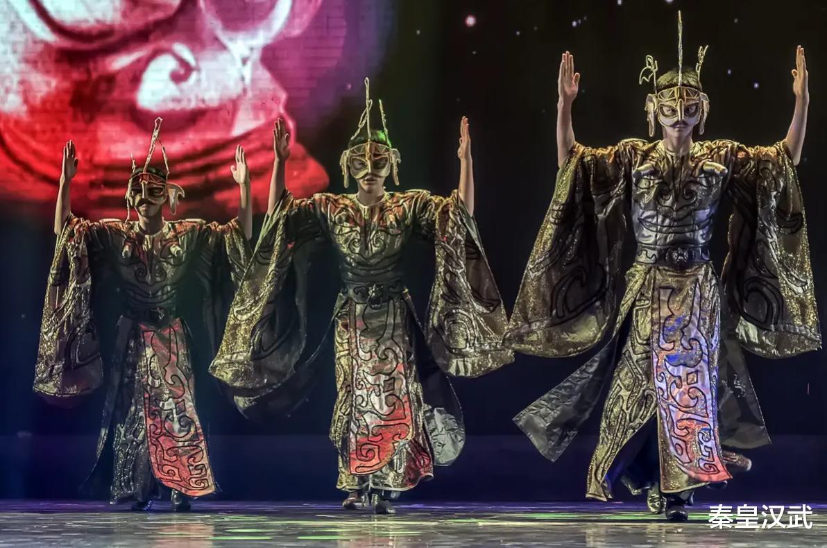 考古:三星堆人到底什么来头,为何商朝一亡就埋掉所有国宝?