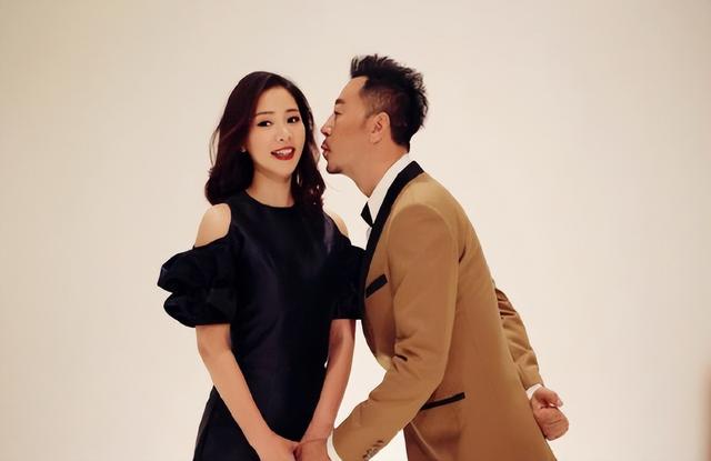 李燃|郭涛妻子李燃,嫁大15岁丈夫,婚后生两娃,一家四口幸福甜蜜