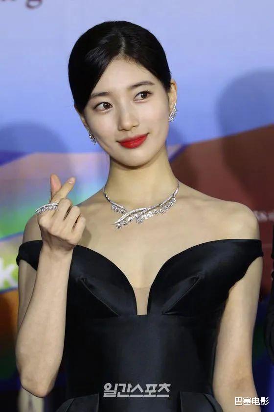 百想大赏红毯：林允儿惊艳，秀智美貌被束缚，朴宝剑腮肿了两个大