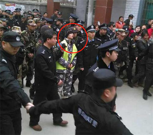 2018年,女子在家中遭小偷欺凌,因女儿在身旁不敢反抗,任其侮辱