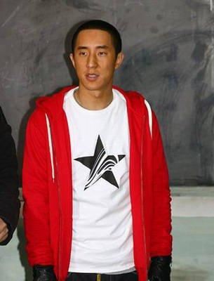 成龙|老色批成龙，是时候为自己的风流韵事付出代价了