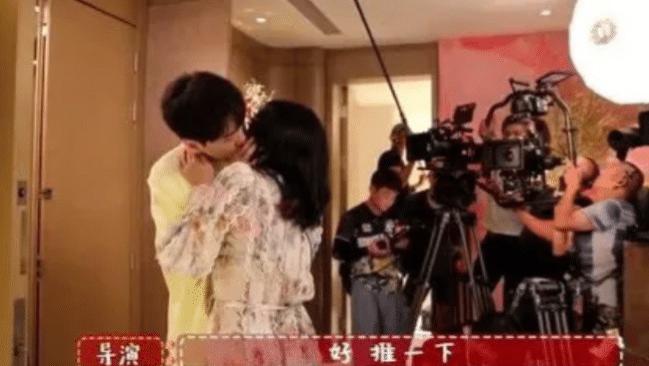 姚晨|一次，白宇和姚晨拍吻戏，导演一直煽风点火：力度还再大些，再猛烈些......