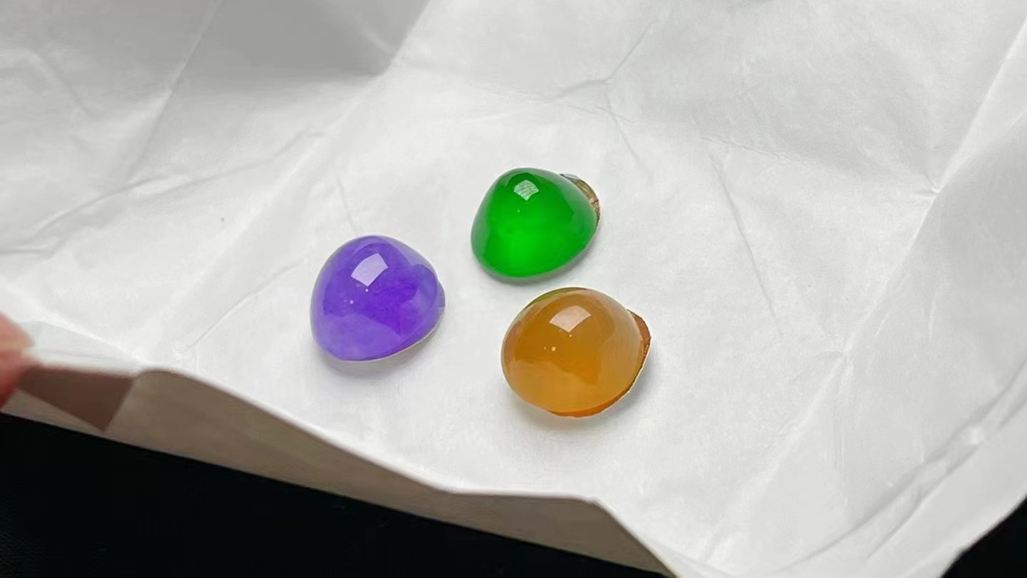 翡翠|翡翠要养是不是有点新鲜感？这就是“人养玉，玉养人”的意义所在