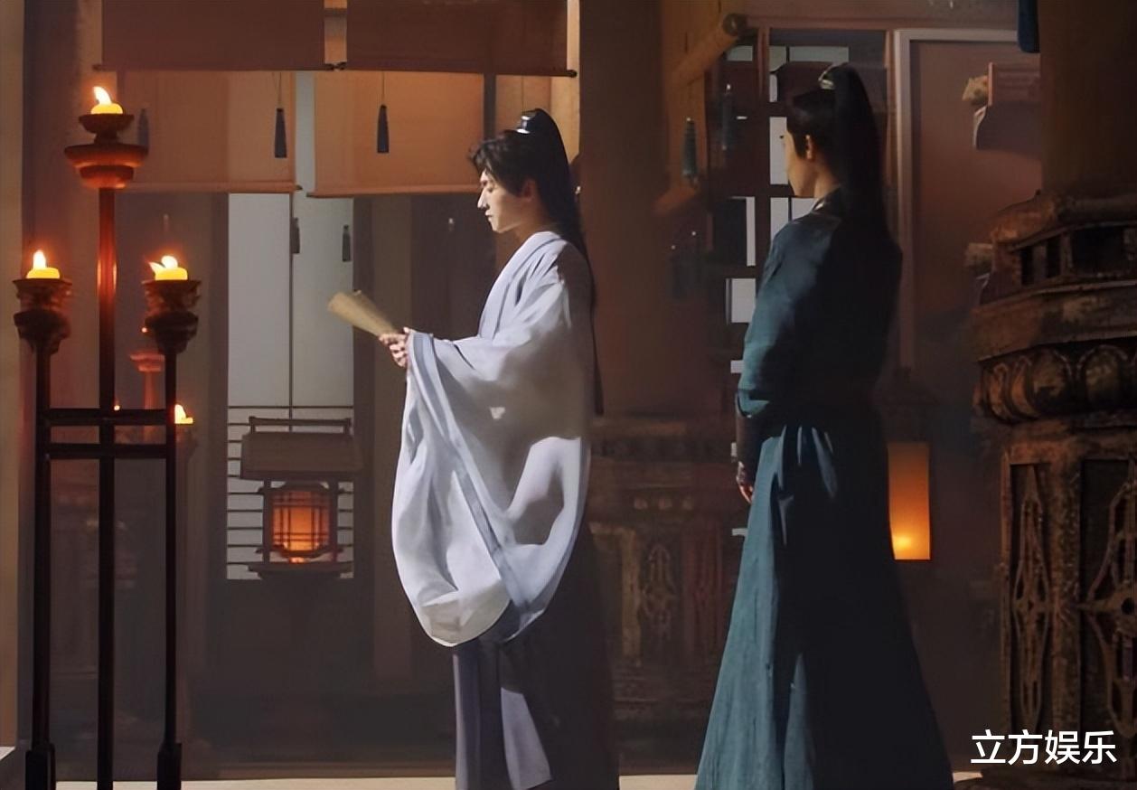 杨洋|杨洋新剧首播:男女主同框就尴尬,一个穿增高鞋一个穿假两件!