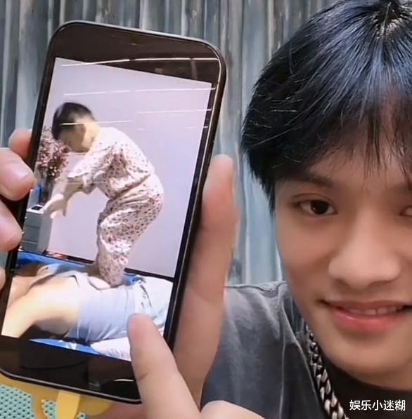 疯狂小杨哥2岁儿子首次曝光,遗传爸爸带货精髓,网友:后继有人