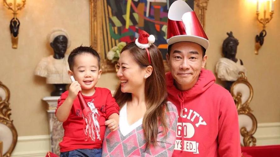 陈小春|陈小春发福 嘲笑大儿子施氏回忆“太奇怪了”