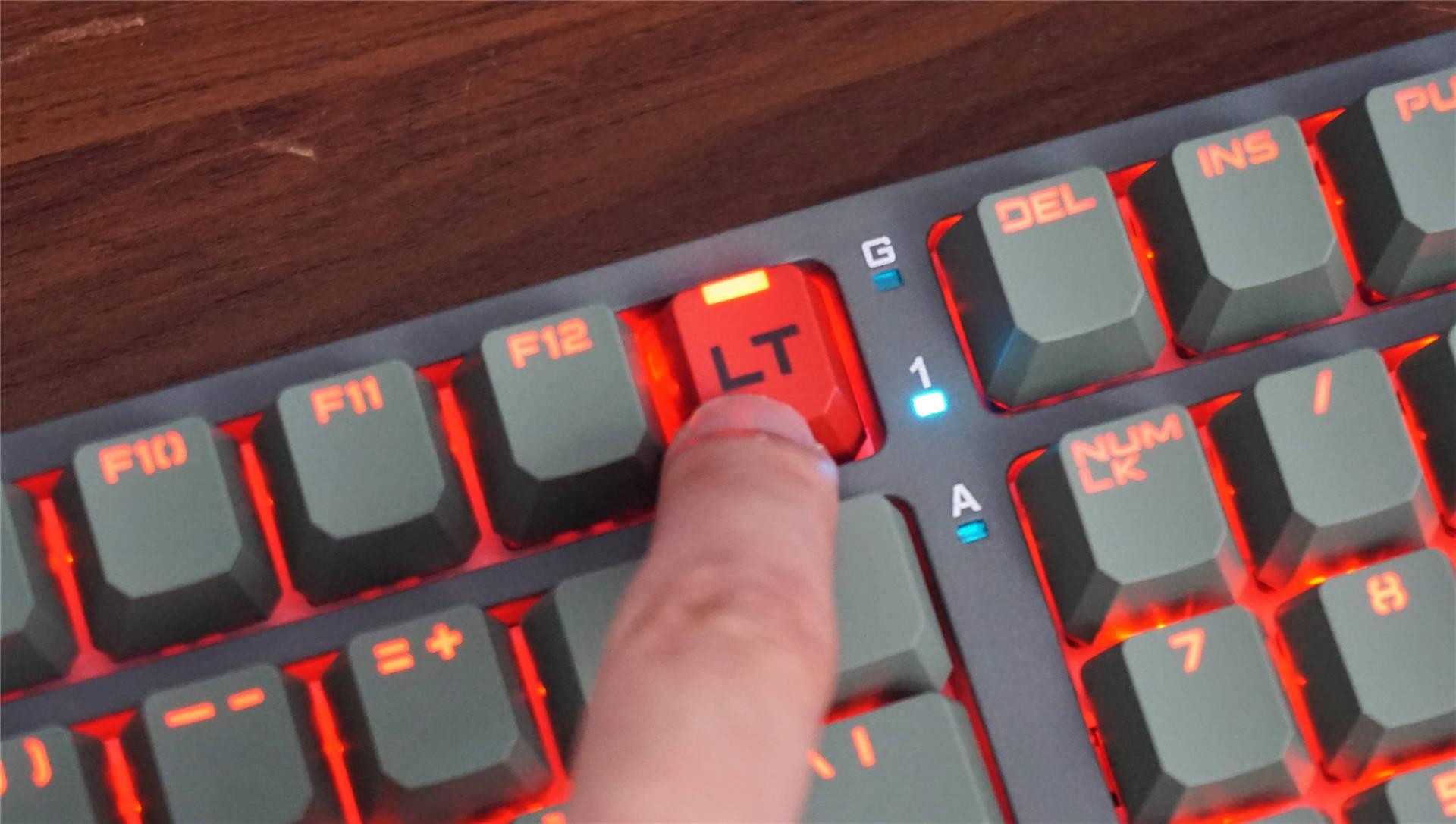 机械键盘|无需换轴即可实现三档触发！血手幽灵3玩家3变速T98机械键盘实测