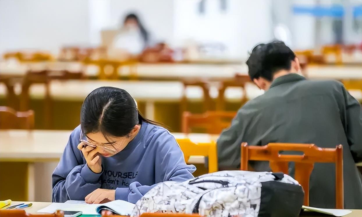 中暑|结果不会陪你演戏，大学生的几种“假努力”，对求职的作用很有限