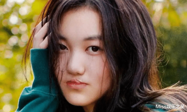 李嫣|一幅画价值一套房,出生即巅峰的李嫣,受尽了大众的偏爱