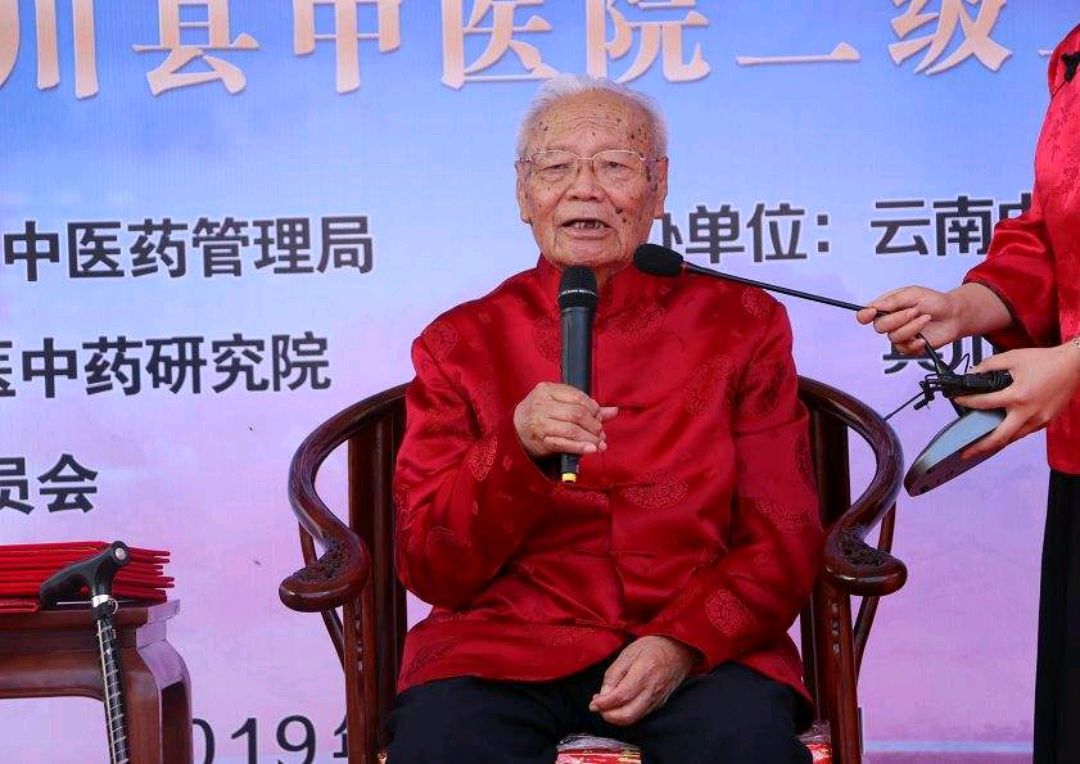 运动|国医大师张震94岁耳聪目明,还能出诊看病,养生经验或许人人可学