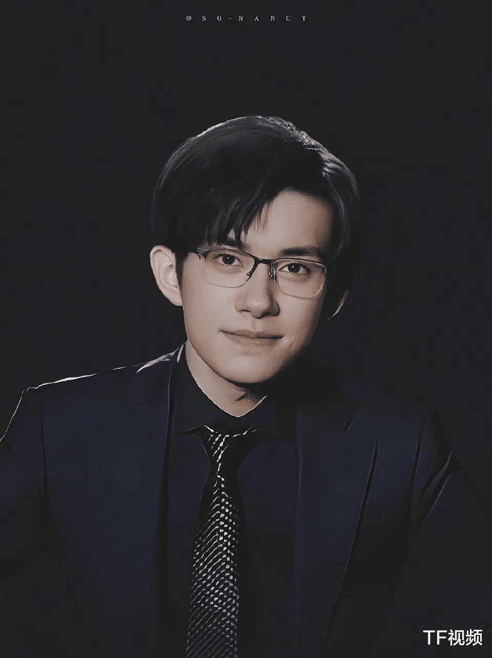 易烊千玺|易烊千玺18岁采访被翻出，与午夜奋战，粉丝感慨千玺坚持与疲惫