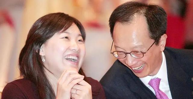 梁锦松|“财神爷”梁锦松：67岁为让伏明霞生3胎，花百亿买豪华医院