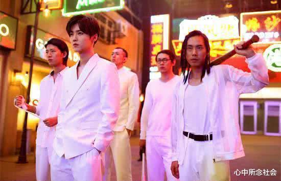 古惑仔|看到鹿晗的“古惑仔”造型,网友:可能开场就得被乌鸦哥打死