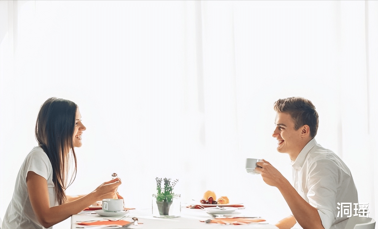 |非夫妻出门旅游,酒店能住一个房间吗?前台小妹:注意5点