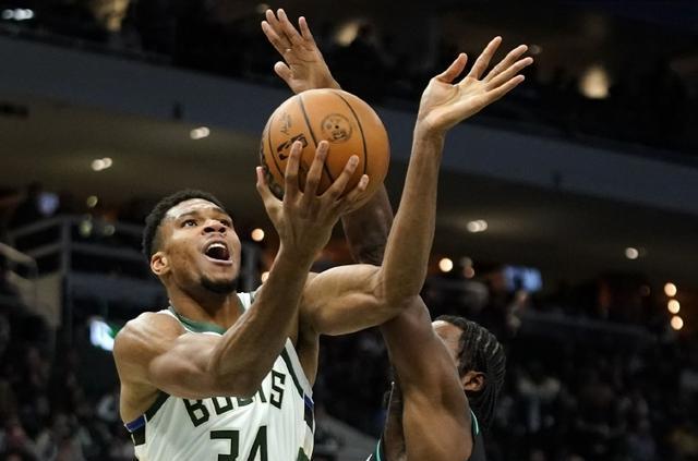 轰37+7+6！字母哥打爆格兰特！单场17分8篮板，雄鹿真不该交易他