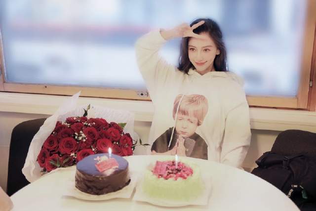 Angelababy|新恋情?Baby与男子网吧包间玩通宵,男方高大帅气年纪轻