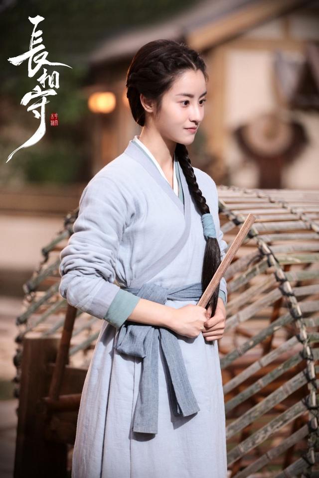 小龙女|冰清玉洁的小龙女被拍出风尘味，难怪新版“神雕”杀青4年都不播