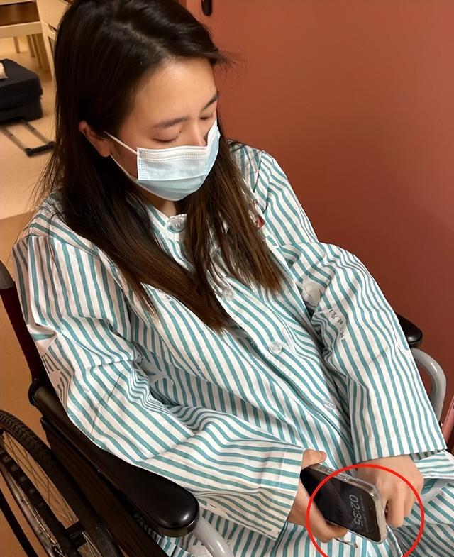 |大杨哥晒女儿正脸照！抱着娃忍不住大笑，小杨哥嘲讽他“大歪嘴”