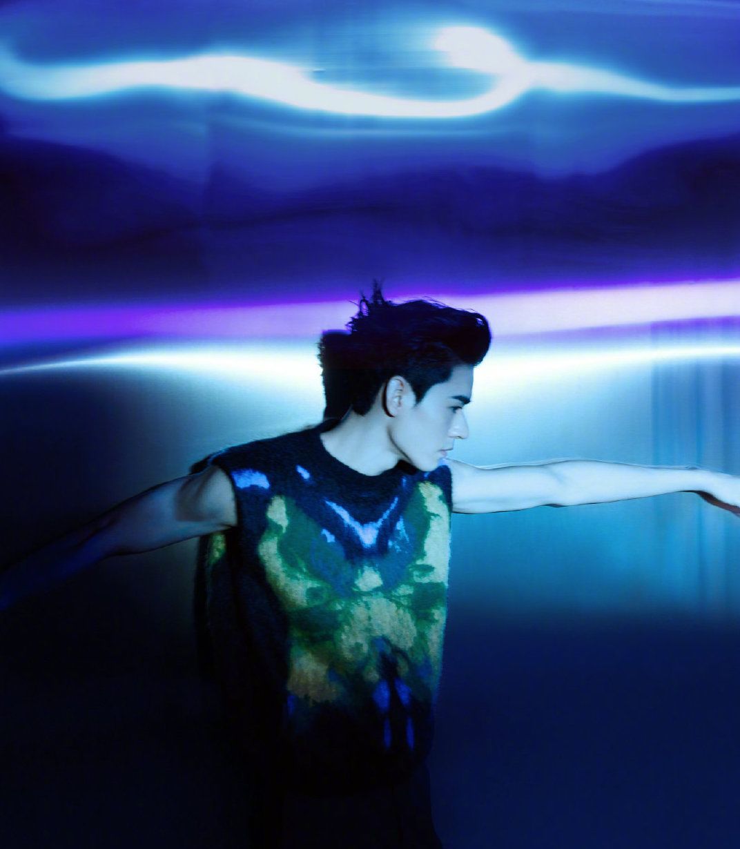 龚俊 龚俊怎么那么帅,梳着猫耳发型拍写真,举手投足之间尽显迷人气质