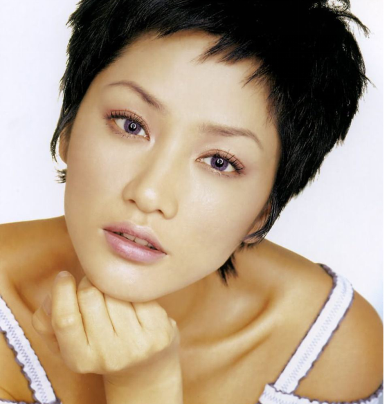 李亚鹏|一代男神,一身衬衫 西装赢6任女友,现欠4000万为钱下跪