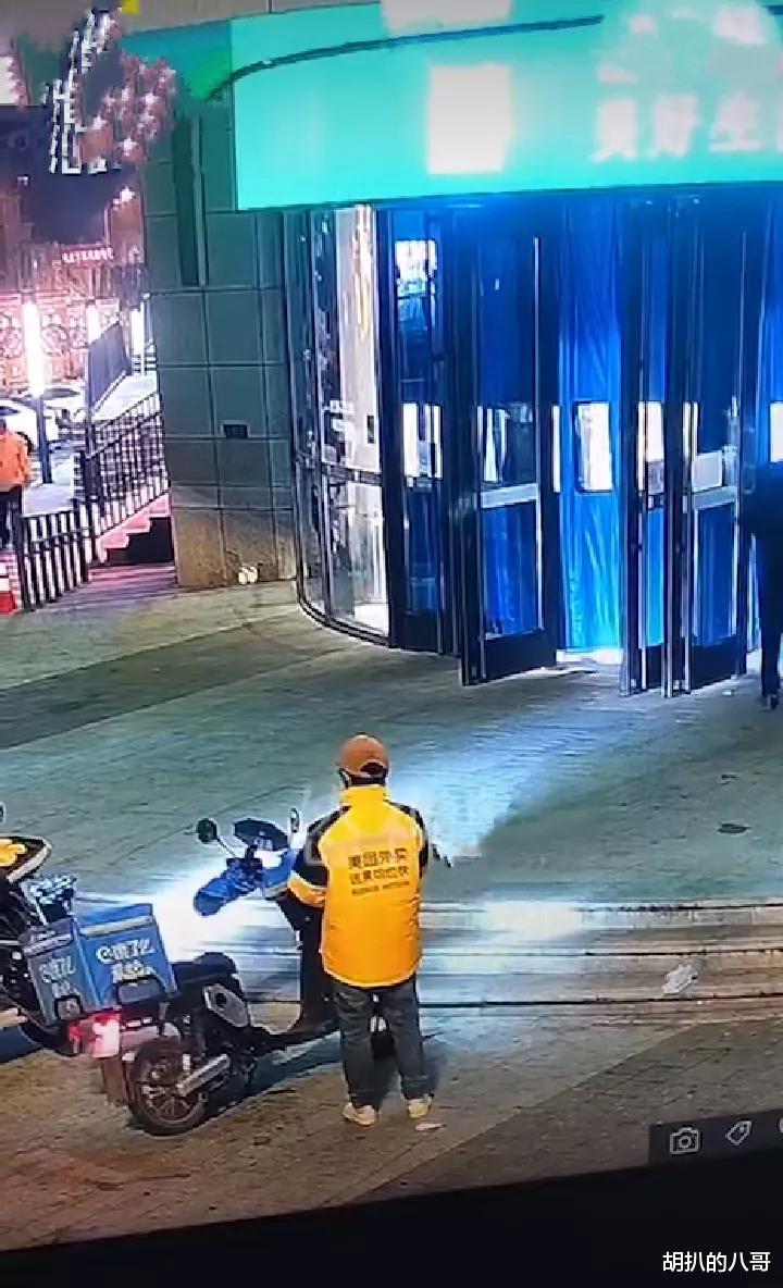 天猫好房|三个小偷：美团小哥偷饿了么，上网帅哥偷网吧，美女偷闺蜜的首饰