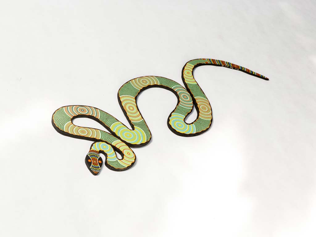 蛇会爬楼?四川某楼房吊顶内发现3条蛇,这么高,蛇怎么上去的?