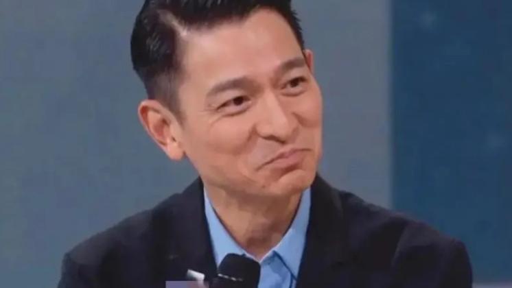 周星驰|周星驰开直播，同样标准下，观看人数可否超过刘德华的3.5亿？