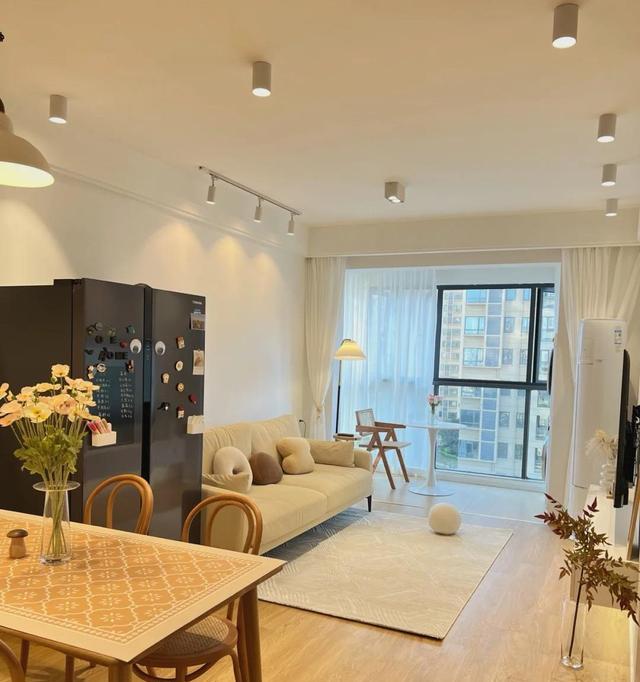 第三套房子装修,客厅采取了5不装,真的很实用,越住越舒服